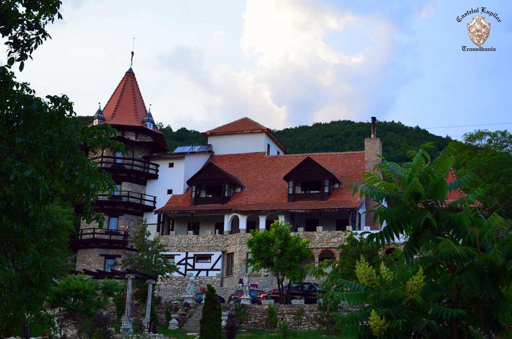 Castelul Lupilor Hotel Chimindia Exterior foto