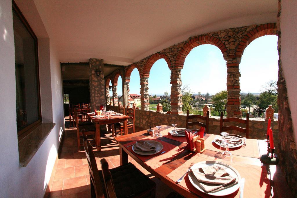 Castelul Lupilor Hotel Chimindia Exterior foto