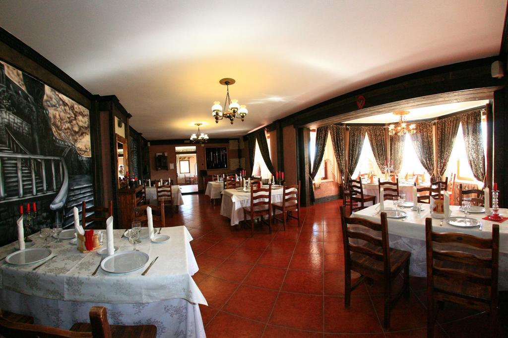 Castelul Lupilor Hotel Chimindia Exterior foto
