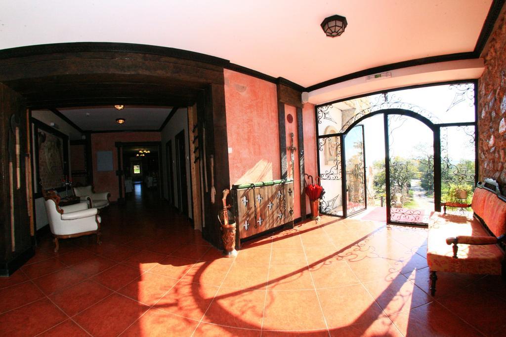 Castelul Lupilor Hotel Chimindia Exterior foto