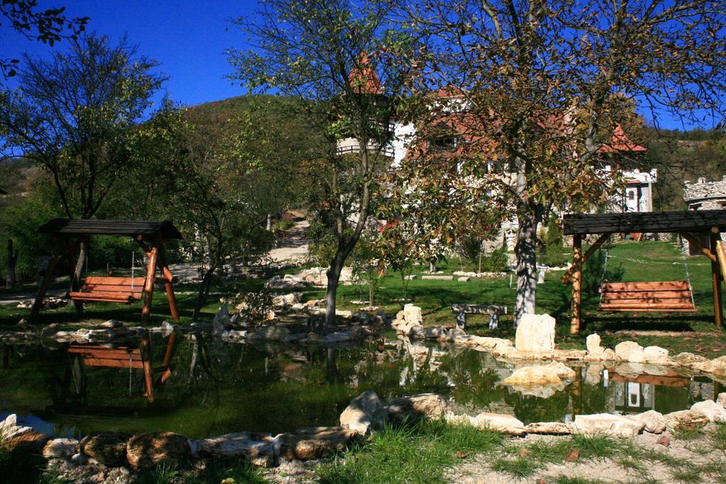 Castelul Lupilor Hotel Chimindia Exterior foto
