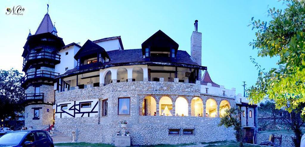 Castelul Lupilor Hotel Chimindia Exterior foto