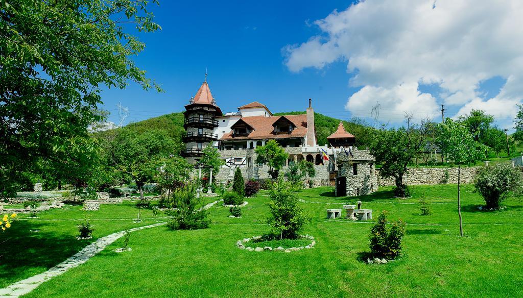 Castelul Lupilor Hotel Chimindia Exterior foto
